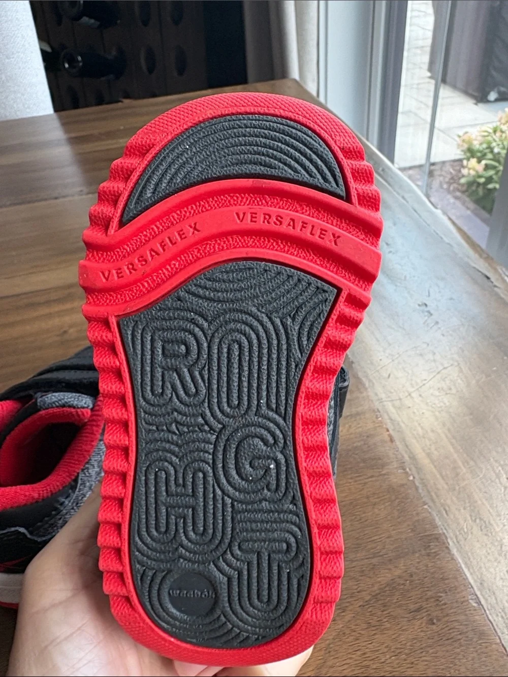Reebok Weebok Toddler/ Little Kids Black and Red Velcro Sneakers